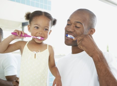 father-daughter-brush-teeth